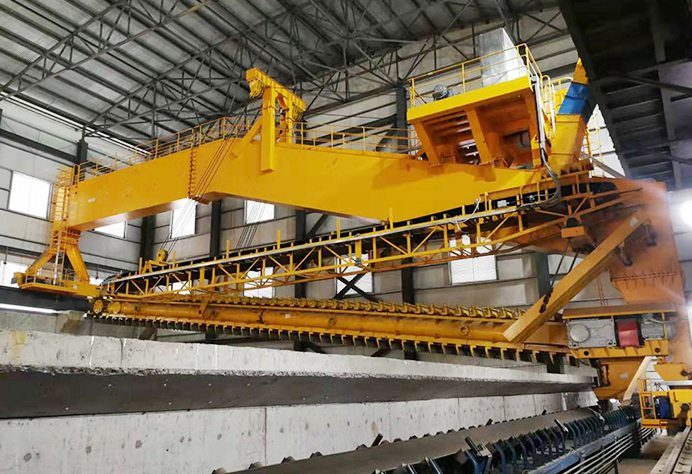 What are the steps and precautions for belt conveyor installation?